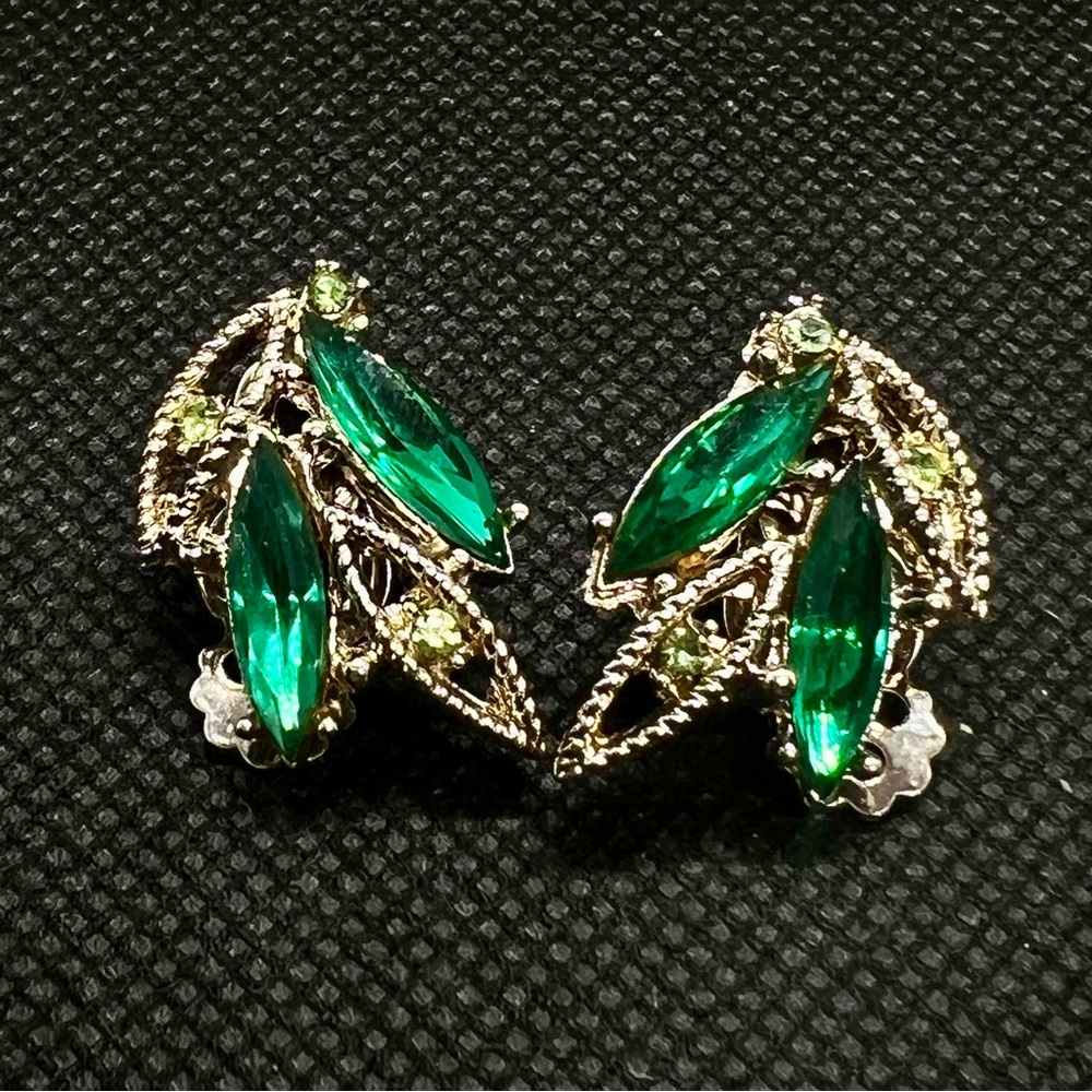 Juliana D&E Style Stunning‎ Vintage Clip On Earrings Green Rhinestone Leaf